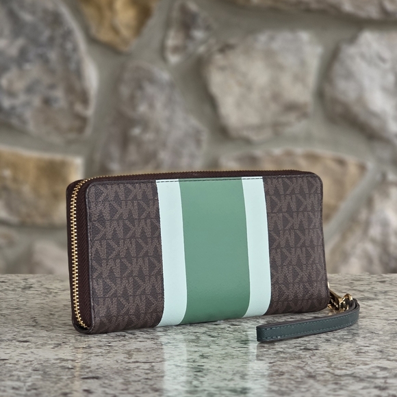 Michael Kors Jet Set Continental Wristlet - Picture 2 of 6